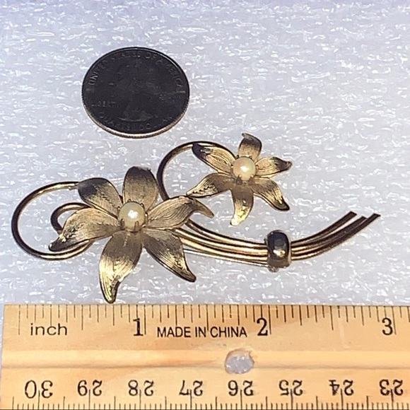 Gold Tone with Faux Pearls Floral Brooch Pin - Picture 5 of 11